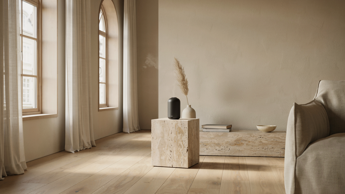 Quiet waterless diffuser: the Pip & Wells Pure One aroma diffuser in a calm home interior.